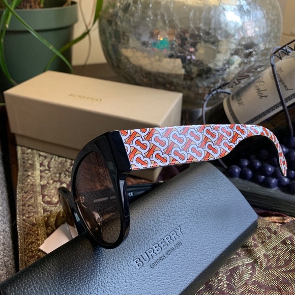 Authentic BURBERRY 54 Butterfly acetate sunglasses - Picture 8 of 15